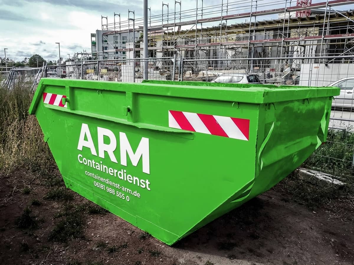 Bauschutt in Absetzcontainer von ARM Containerdienst Hanau Bauschutt in Absetzcontainer von ARM Containerdienst Hanau