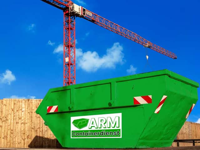Containerdienst Hanau: grüner Container auf einer Baustelle im Rhein-Main-Gebiet Containerdienst Hanau: grüner Container auf einer Baustelle im Rhein-Main-Gebiet